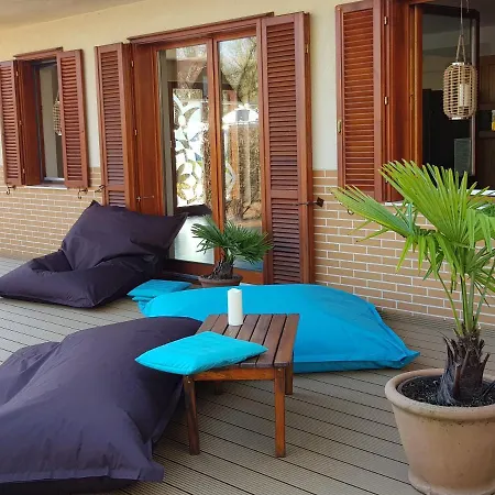 לינה וארוחת בוקר Hullam