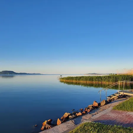 לינה וארוחת בוקר Hullam Balatonmáriafürdő