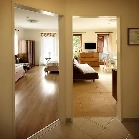 לינה וארוחת בוקר Hullam