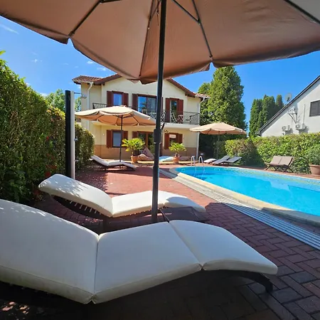 Hullam לינה וארוחת בוקר