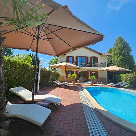 לינה וארוחת בוקר Hullam