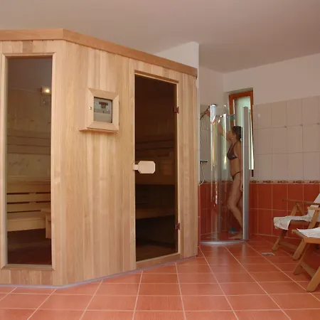 Hullam 4* Balatonmáriafürdő