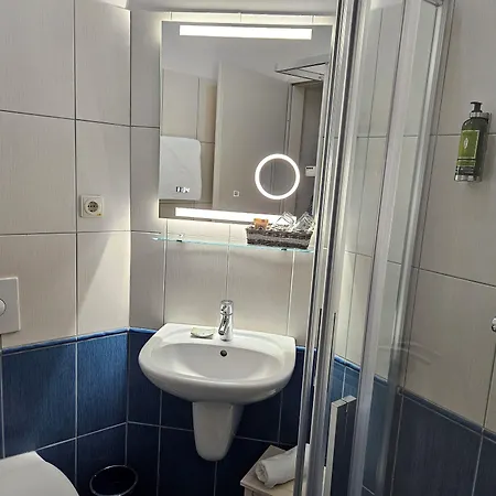 Hullam 4* Balatonmariafurdo