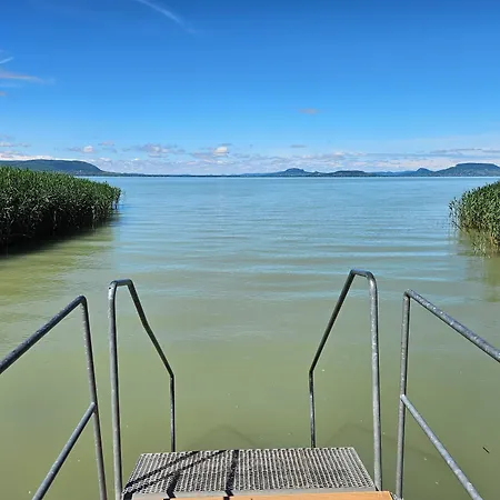 Hullam 4* Balatonmariafurdo