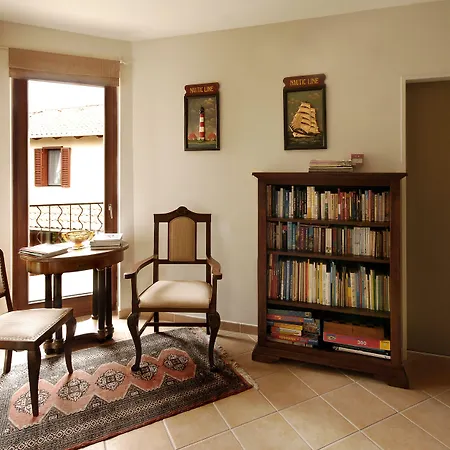 Hullam Bed & Breakfast 4*