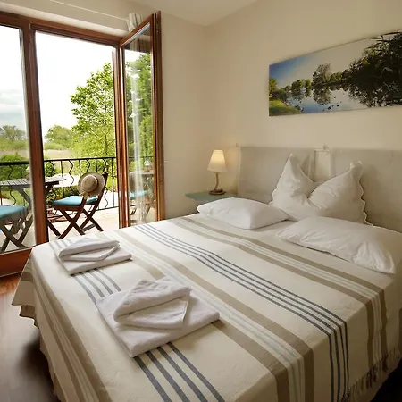 Hullam Bed & Breakfast Balatonmariafurdo