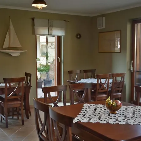 Bed & Breakfast Hullam 4*