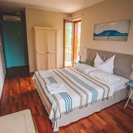 Bed and breakfast Hullám Balatonmáriafürdő
