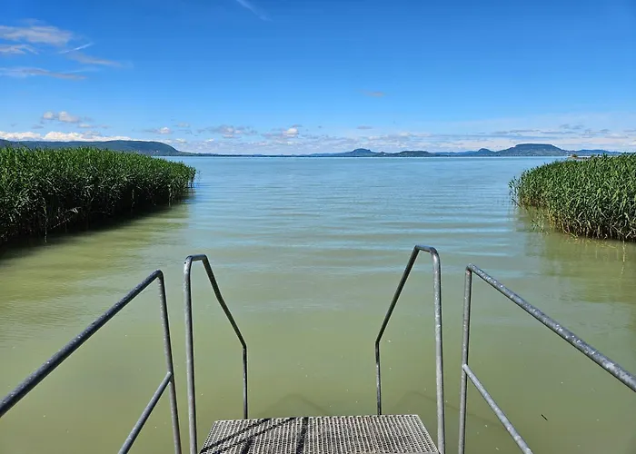Hullam Balatonmáriafürdő