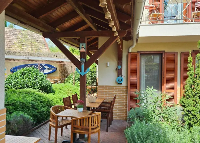 Bed & Breakfast Hullam 4*