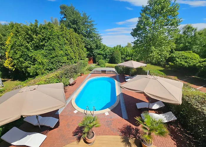 Hullam Bed & Breakfast 4*