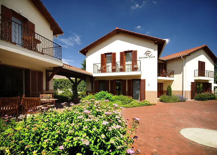 Hullam Bed & Breakfast