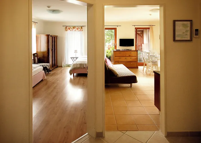 Bed & Breakfast Hullam 4*