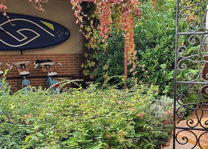 Hullam Bed & Breakfast 4*