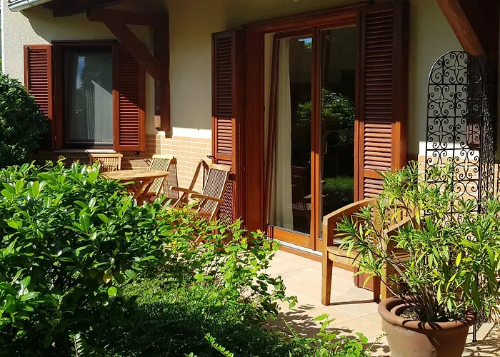 Bed & Breakfast Hullam 4*