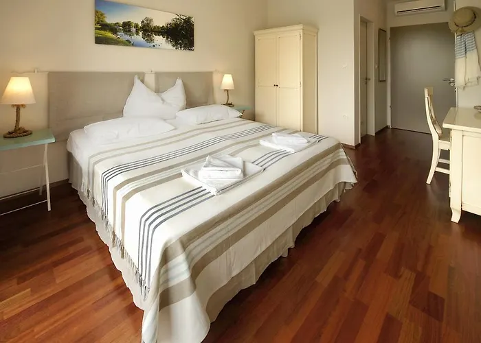 Hullam 4* Balatonmáriafürdő