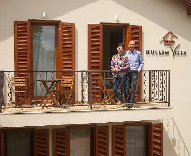 胡拉姆别墅住宿加早餐旅舍 4* Balatonmáriafürdő