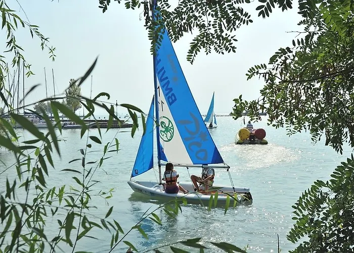 胡拉姆别墅住宿加早餐旅舍 4* Balatonmáriafürdő